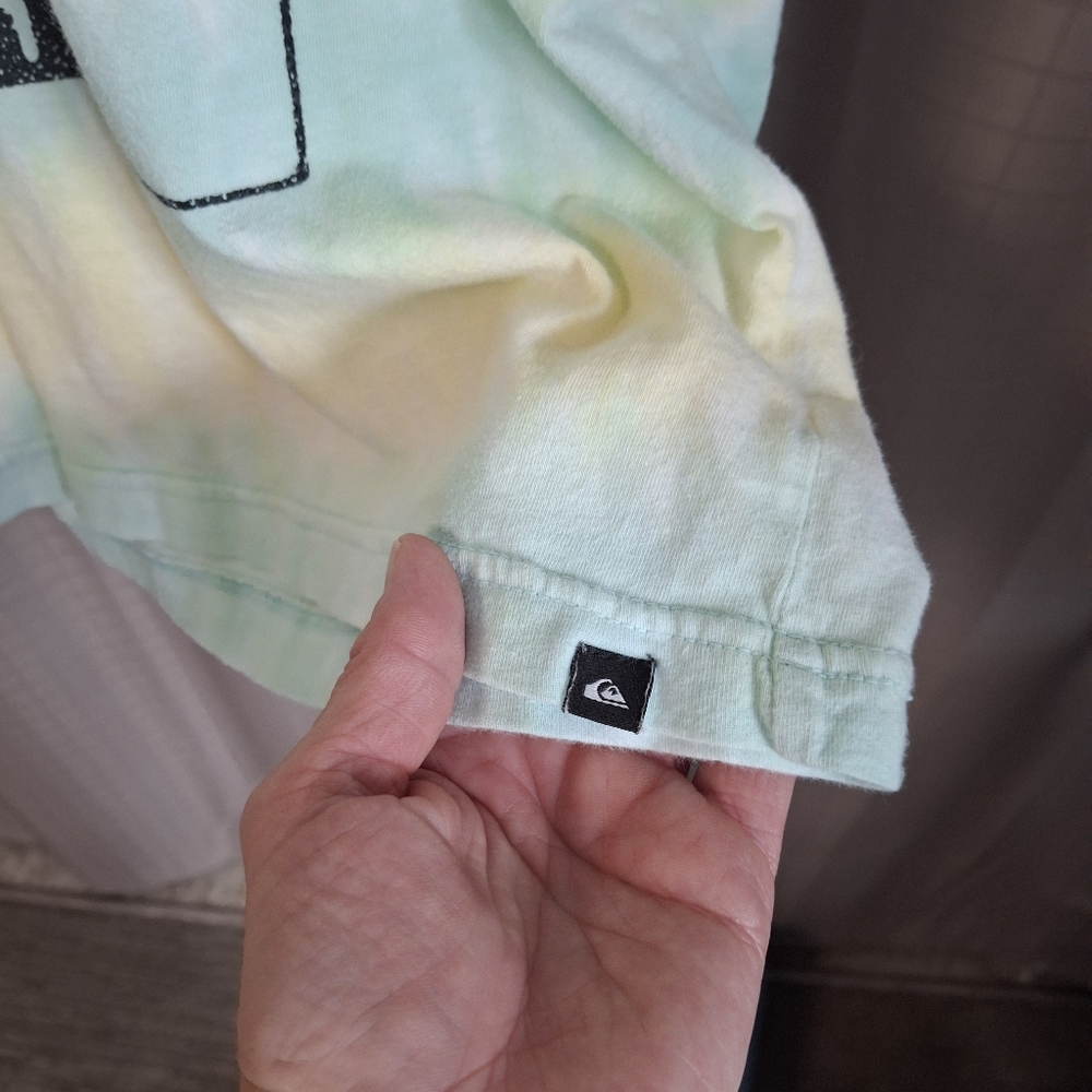 Quiksilver Modern Fit Short Sleeve Graphic Tee Yellow Tie Dye Logo Size Medium - Picture 3 of 7